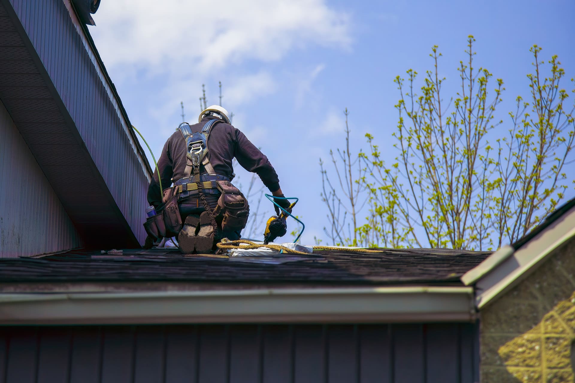 Salt Lake Roofing Contractors: Professional vs. DIY Guide